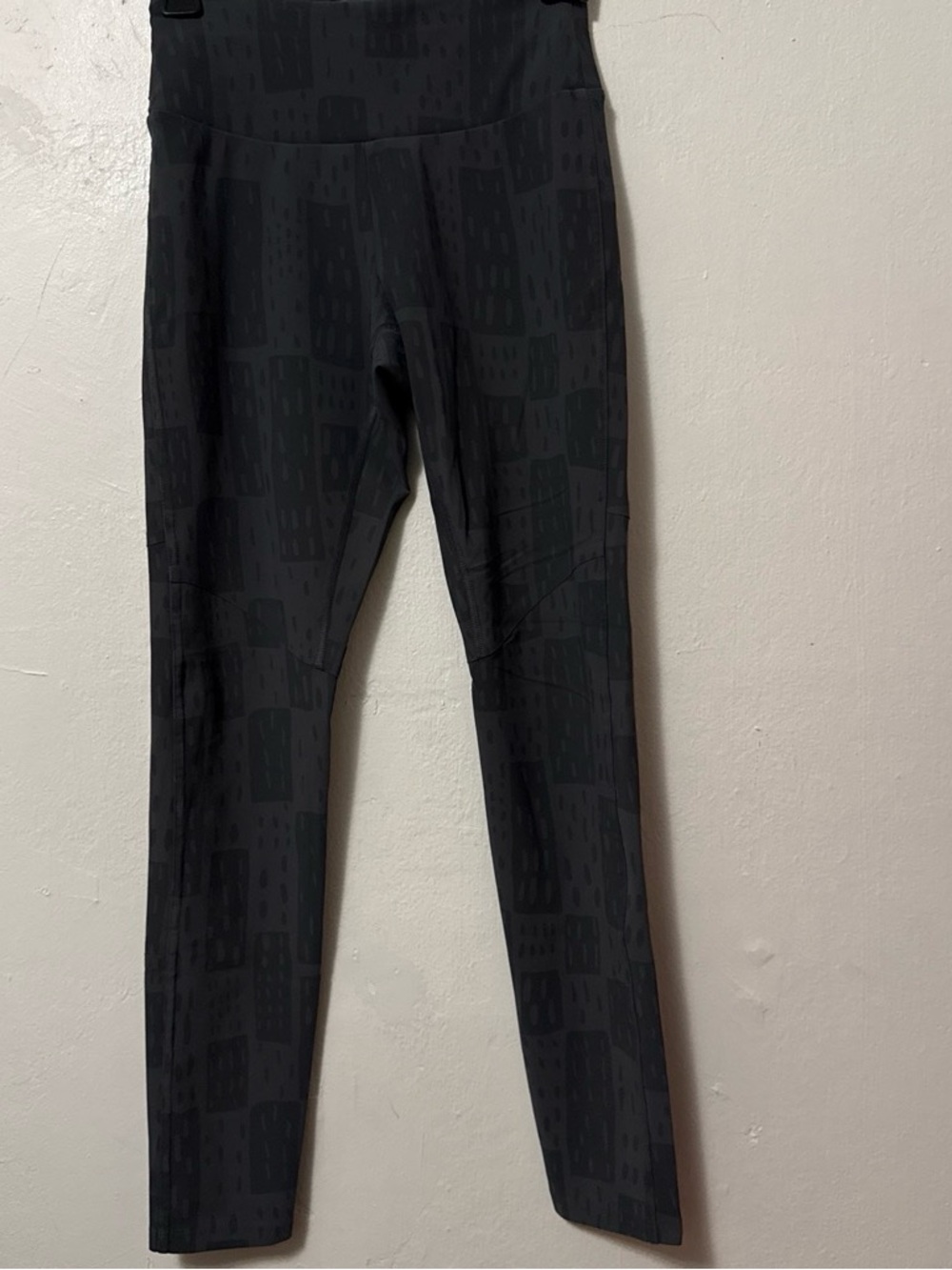 Rapha Women’s Size Small Leggings Gray Print Stash Pocket good condition